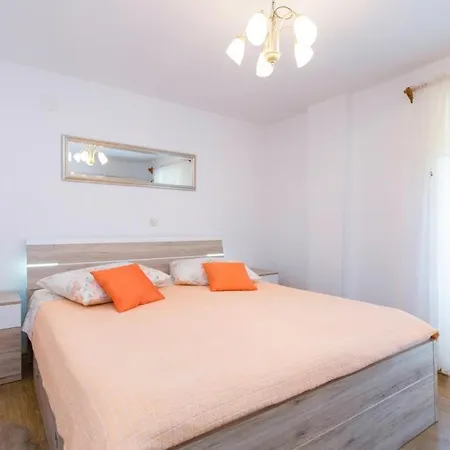 House In Labin With Terrace, Air Conditioning, W-lan, Washing Machine Holiday home