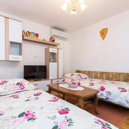 House In Labin With Terrace, Air Conditioning, W-lan, Washing Machine