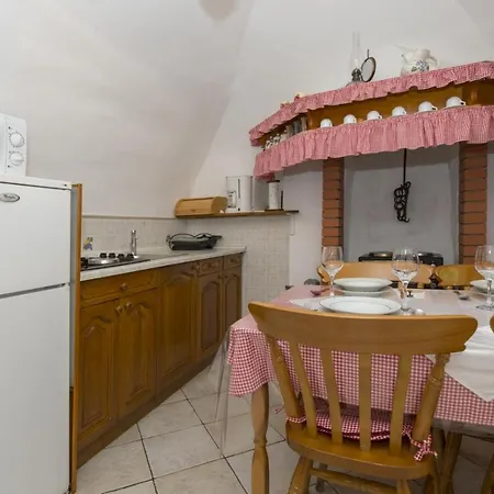 House In Labin With Terrace, Air Conditioning, W-lan, Washing Machine