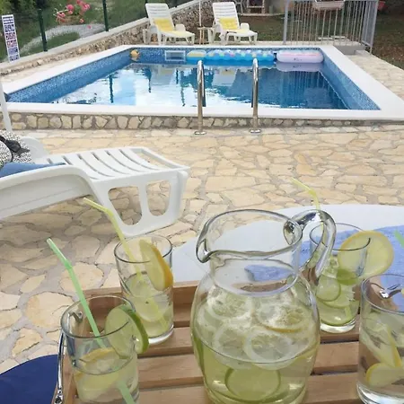 Сasa de vacaciones House In With Terrace, Air Conditioning, W-lan, Washing Machine Labin (Istria)